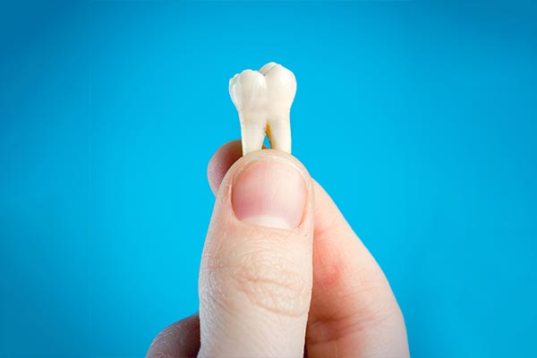 A General Dentist Helps You Decide Whether To Pull or Save a Tooth from R & R Dentistry PA in Delray Beach, FL